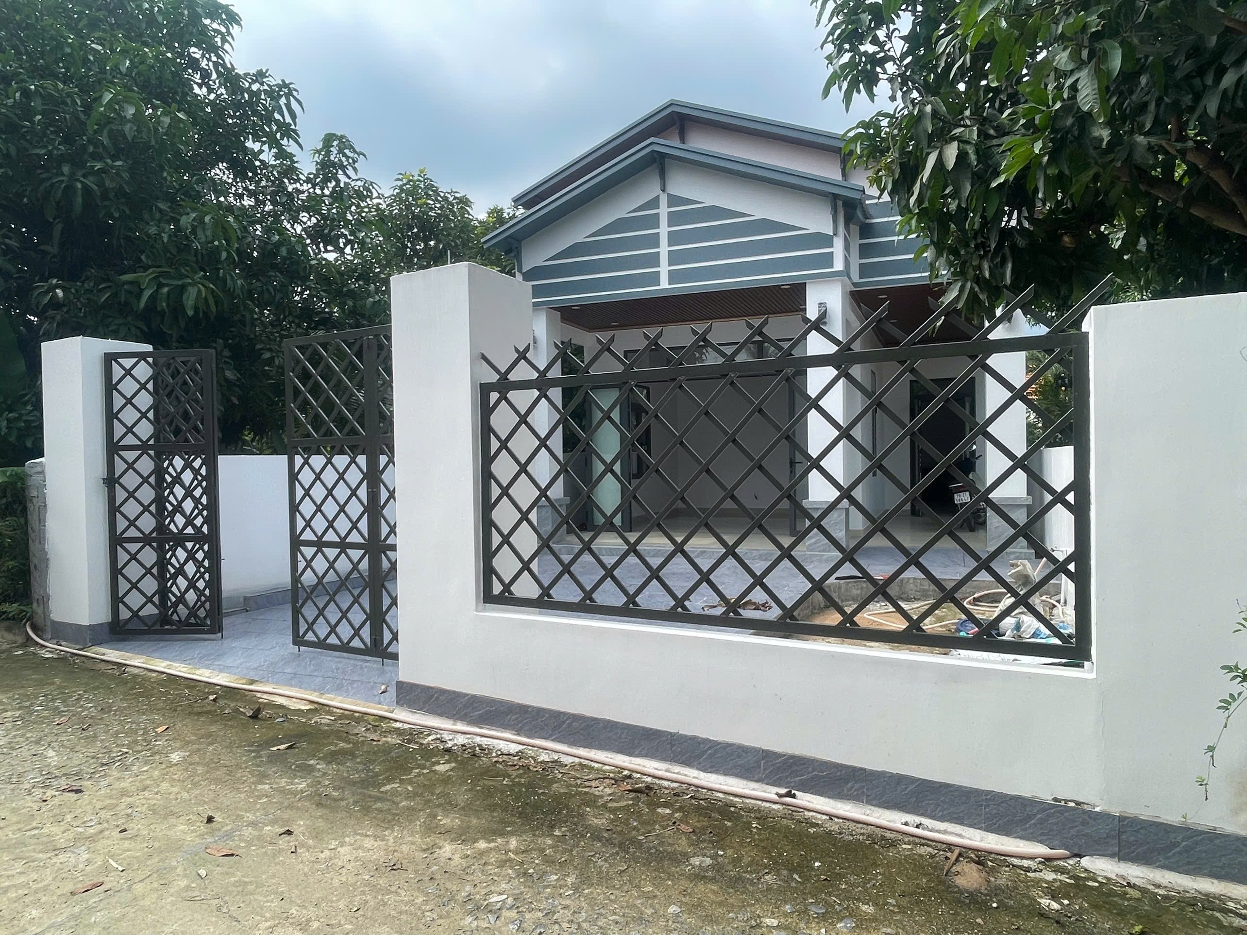 Kẹt tiền bán nhà 2 mặt tiền thôn Trung Hiệp xã Cam Lâm đường ô tô. Lh 0969876162